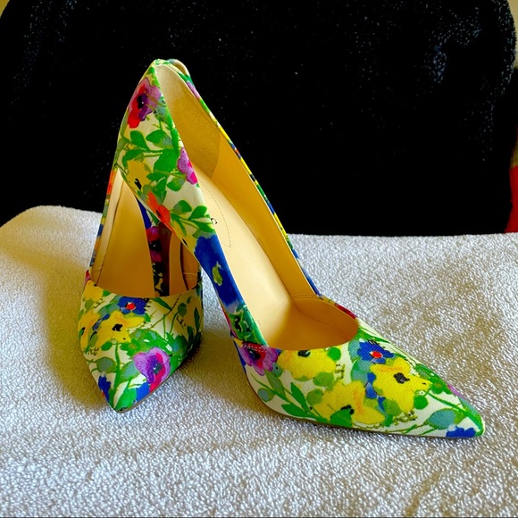 Guess Shoes - Guess floral pumps 8.5